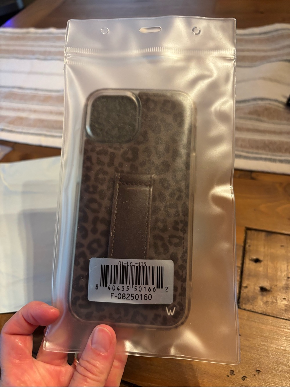 Walli Leopard Print Phone Case with Matching Lanyard - Picture 4 of 8